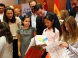 La alumna jumillana Gemma Guardiola recoge su premio de la fase regional del concurso “Crece en Seguridad”