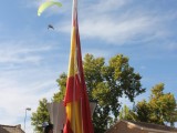 Una bandera de España ondea desde esta mañana al final del Paseo Poeta Lorenzo Guardiola