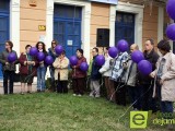 Jumilla conmemora el Día contra la Violencia de Género soltando 44 globos violeta