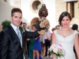 Las parejas de novios pueden contratar un águila durante la ceremonia de su enlace matrimonial