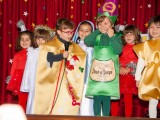 El CC Santa Ana da la bienvenida a la Navidad con varias actuaciones de los escolares en el salón de actos