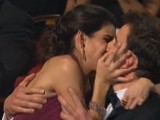 La recogida del Goya de Dani Rovida y su beso con Clara Lago hacen furor en Twitter