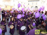 Los niños pintaron de morado las calles de Jumilla al son de cientos de tambores
