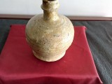 El Museo de Arqueología expone una botella de cerámica musulmana como pieza destacada del trimestre