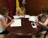 El Ayuntamiento firma los convenios con Cáritas y Jumilla y Amfiju