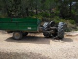 Un hombre ha fallecido al volcar el tractor que conducía en Jumilla
