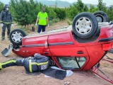 Sanitarios no han podido salvar a un hombre que ha muerto al chocar turismo con un camión en Jumilla