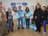 Aguas de Jumilla dona a Cáritas 25 lotes de productos navideños