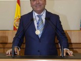 El jumillano Isidro Fernández Ortuño recibe el nombramiento como Alicantino de Adopción