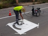Tráfico pinta las marcas viales de Ronda Poniente e instala luces led en un paso de peatones