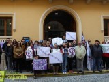 La Asociación Lucha por la Igualdad de Jumilla se concentró en la puerta del Ayuntamiento por la muerte de Laura Luelmo