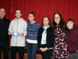 Borja Sanz recibe el premio del concurso del cartel de la actividades contra la Violencia de Género organizadas por el ayuntamiento