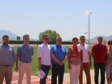 Hoy se han presentado las obras de renovación de la iluminación de los campos de fútbol y pistas del Polideportivo La Hoya
