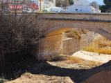 En marcha las obras de rehabilitación del muro de la escollera del Puente del Poyo