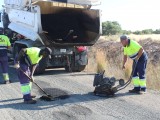 La concejalía de Agricultura realiza trabajos de asfaltado y bacheado en la primera acción sobre los caminos rurales de Jumilla